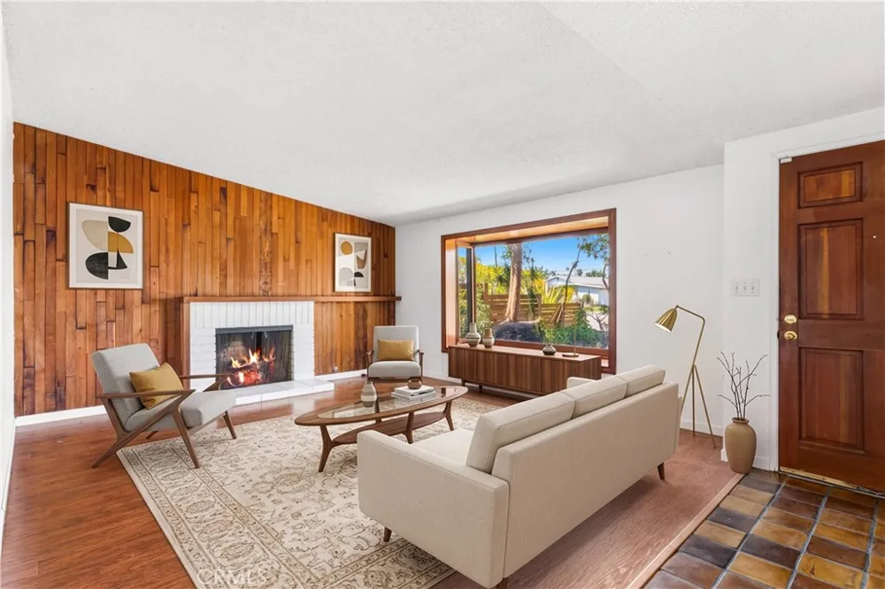 17408 Walnut Fountain Valley, CA 92708