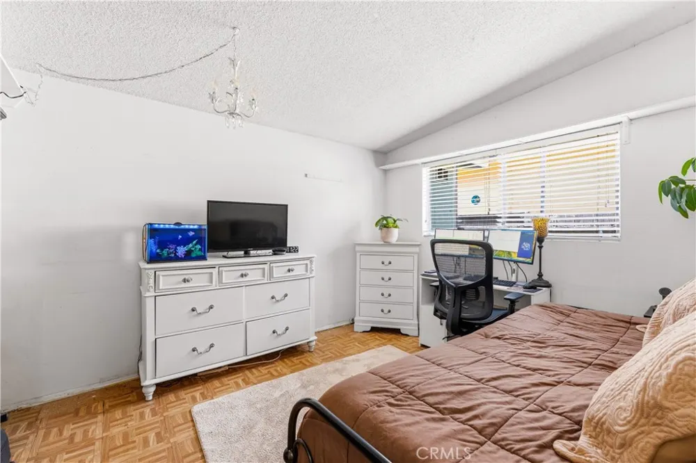 17408 Walnut Fountain Valley, CA 92708