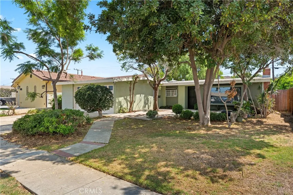 17408 Walnut Fountain Valley, CA 92708