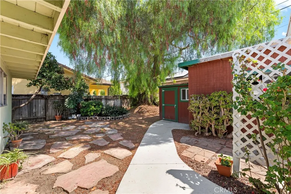 17408 Walnut Fountain Valley, CA 92708