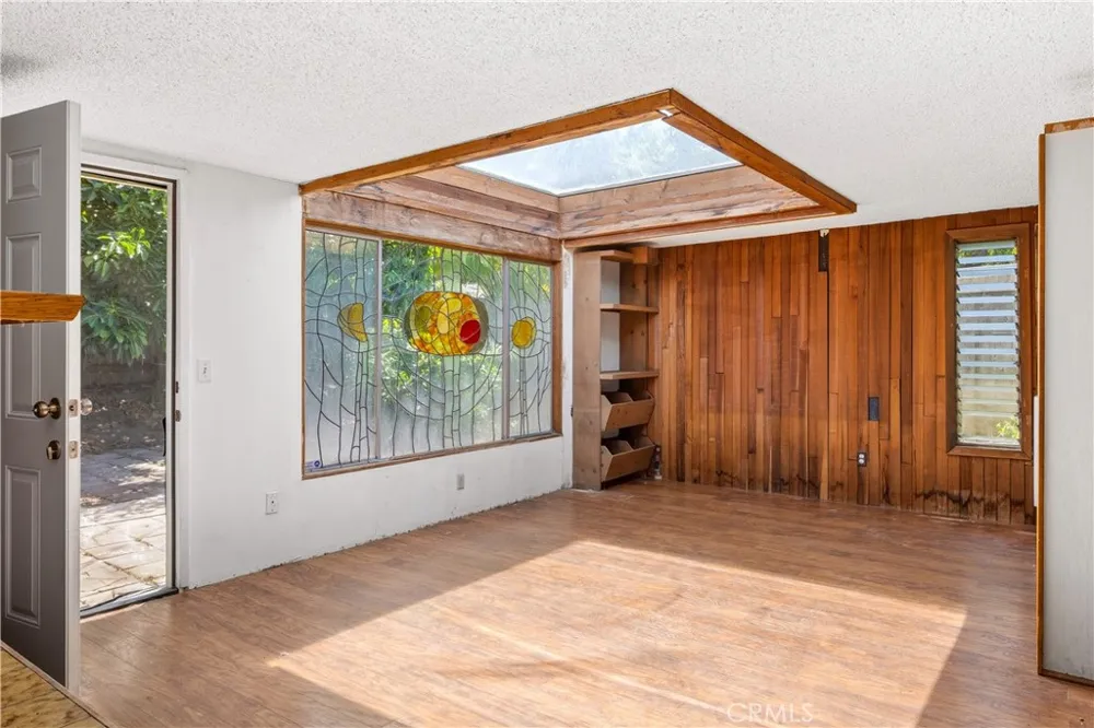17408 Walnut Fountain Valley, CA 92708