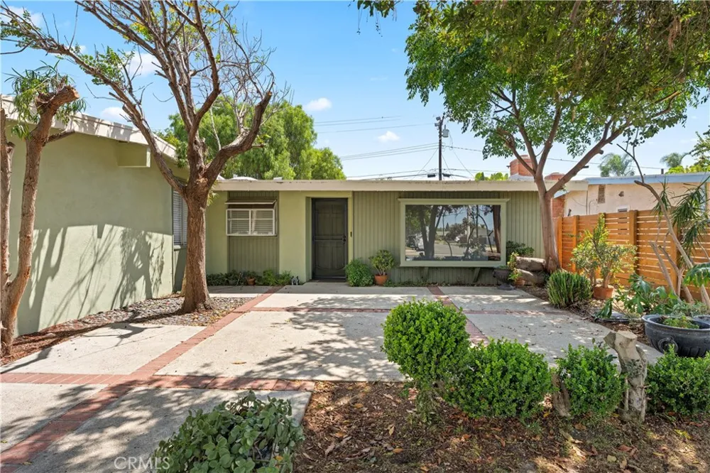 17408 Walnut Fountain Valley, CA 92708