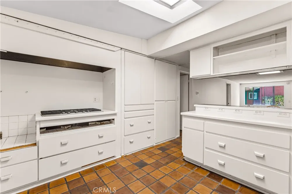 17408 Walnut Fountain Valley, CA 92708