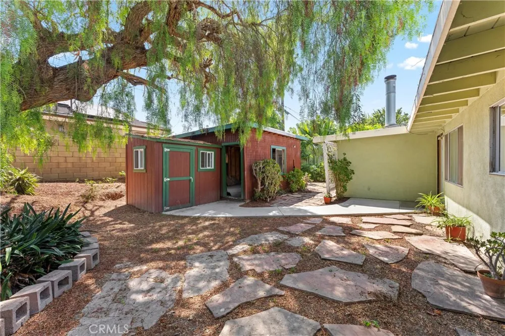 17408 Walnut Fountain Valley, CA 92708