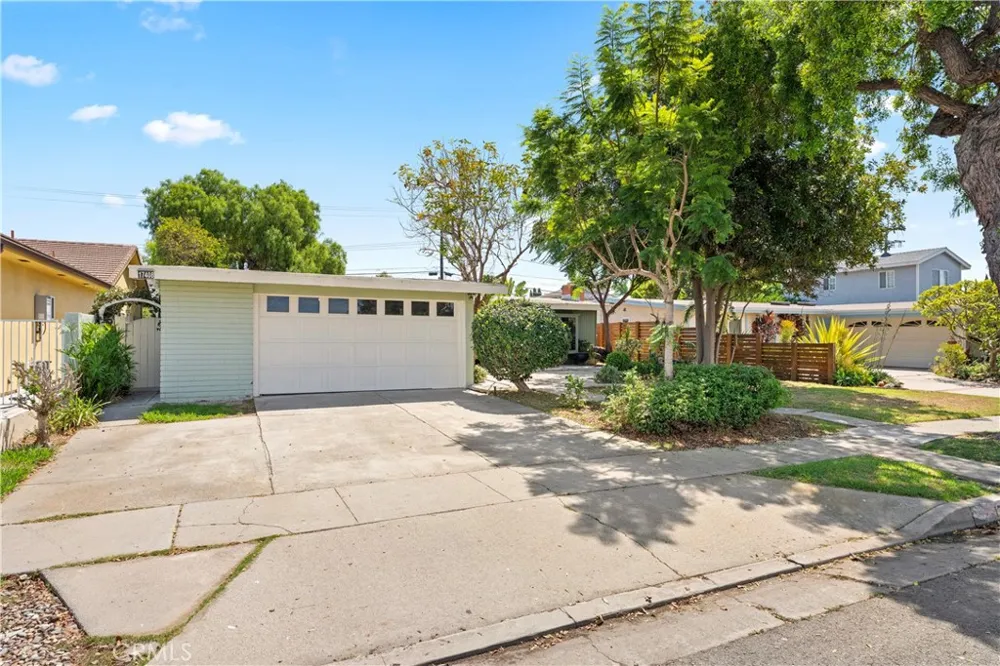 17408 Walnut Fountain Valley, CA 92708