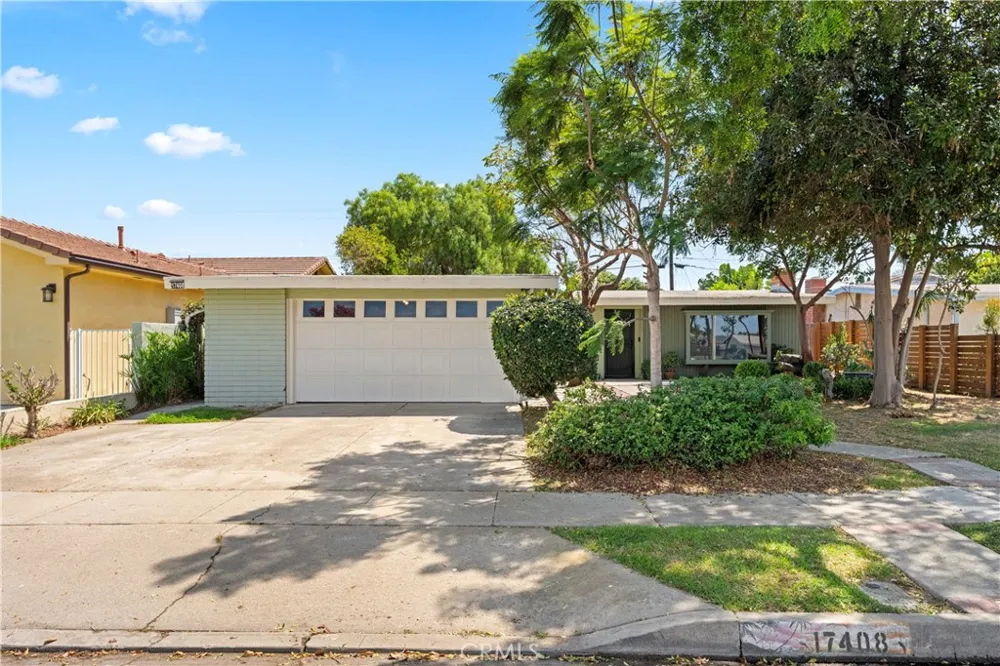 17408 Walnut Fountain Valley, CA 92708
