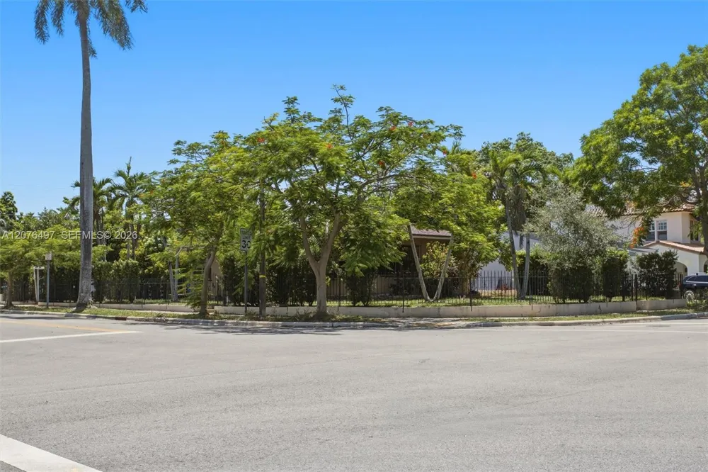 1200 SW 18th Ave Miami, FL 33135