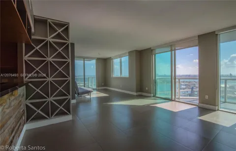 244 Biscayne Blvd #3802