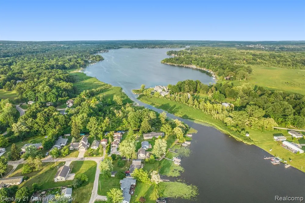 504 Olcott Lake Drive Napoleon Township, MI 49201