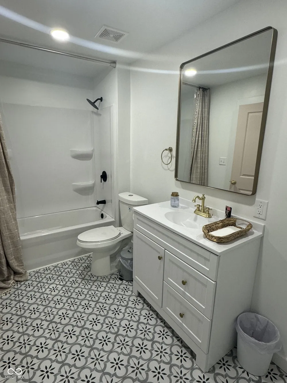 1058 S 10th Street Noblesville, IN 46060