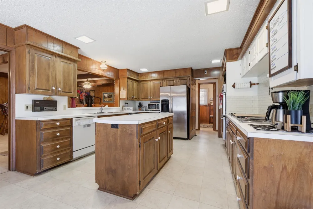 2210 White Street Clifton, TX 76634