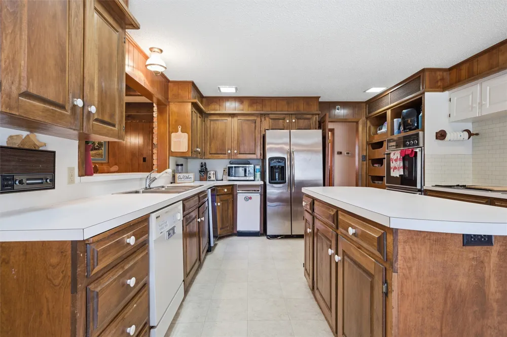 2210 White Street Clifton, TX 76634