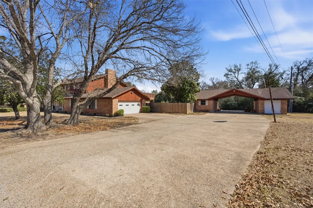 2210 White Street Clifton, TX 76634
