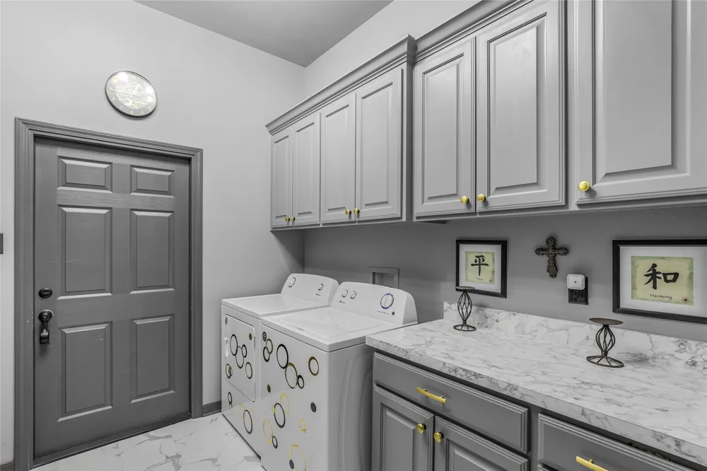 1373 County Road 166 W Overton, TX 75684