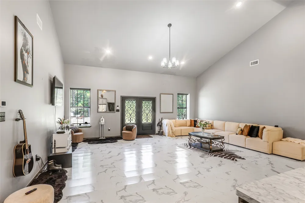 1373 County Road 166 W Overton, TX 75684