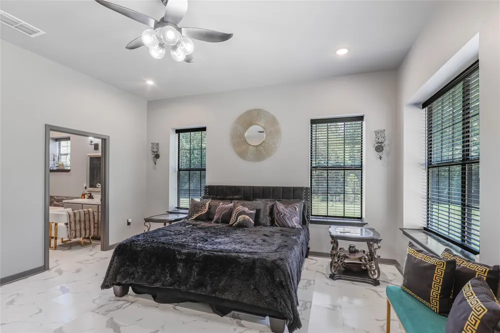 1373 County Road 166 W Overton, TX 75684