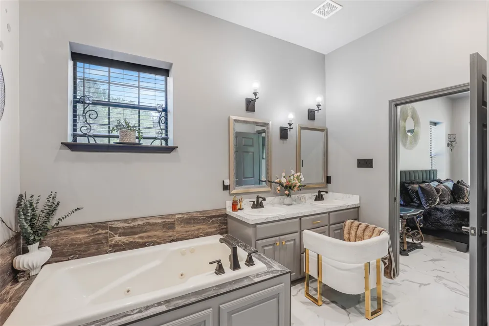 1373 County Road 166 W Overton, TX 75684