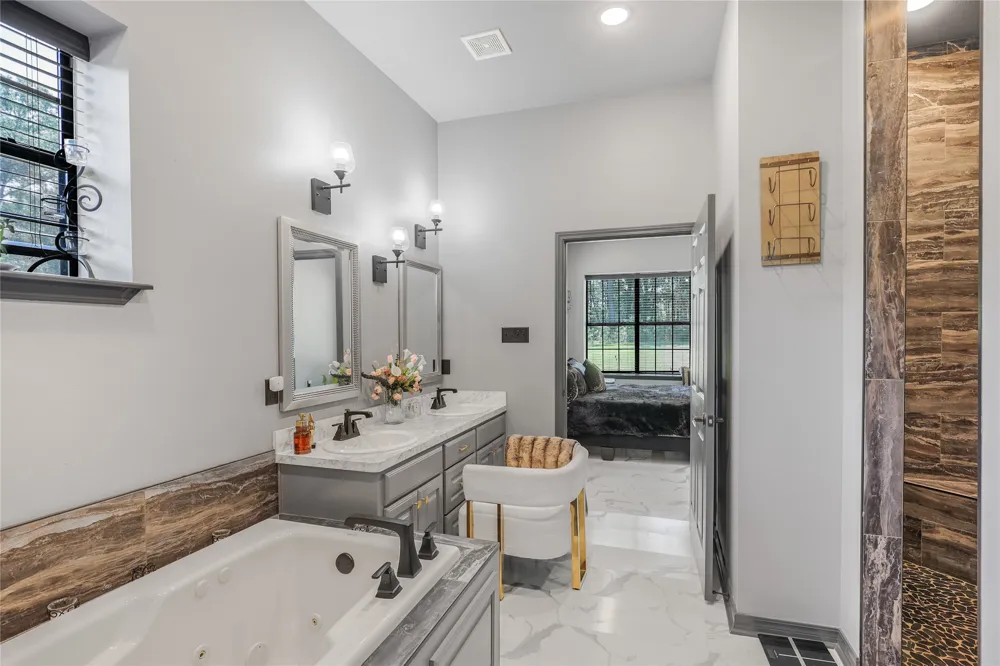 1373 County Road 166 W Overton, TX 75684