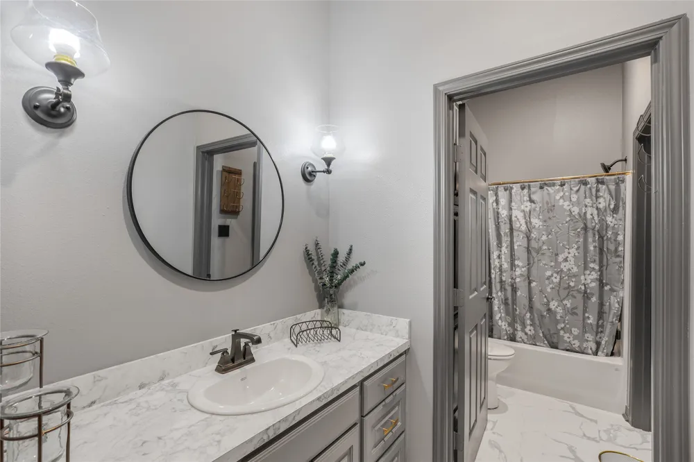 1373 County Road 166 W Overton, TX 75684