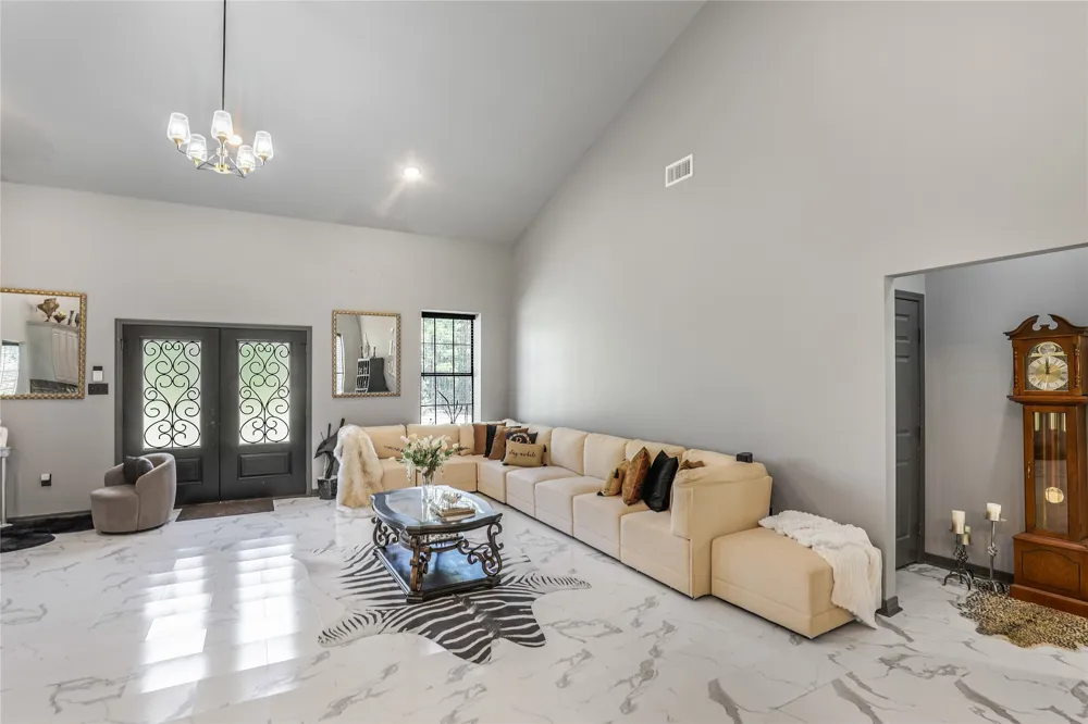 1373 County Road 166 W Overton, TX 75684