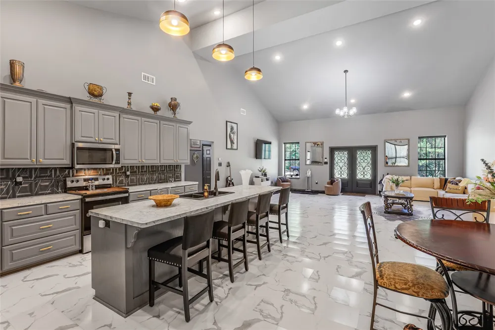 1373 County Road 166 W Overton, TX 75684