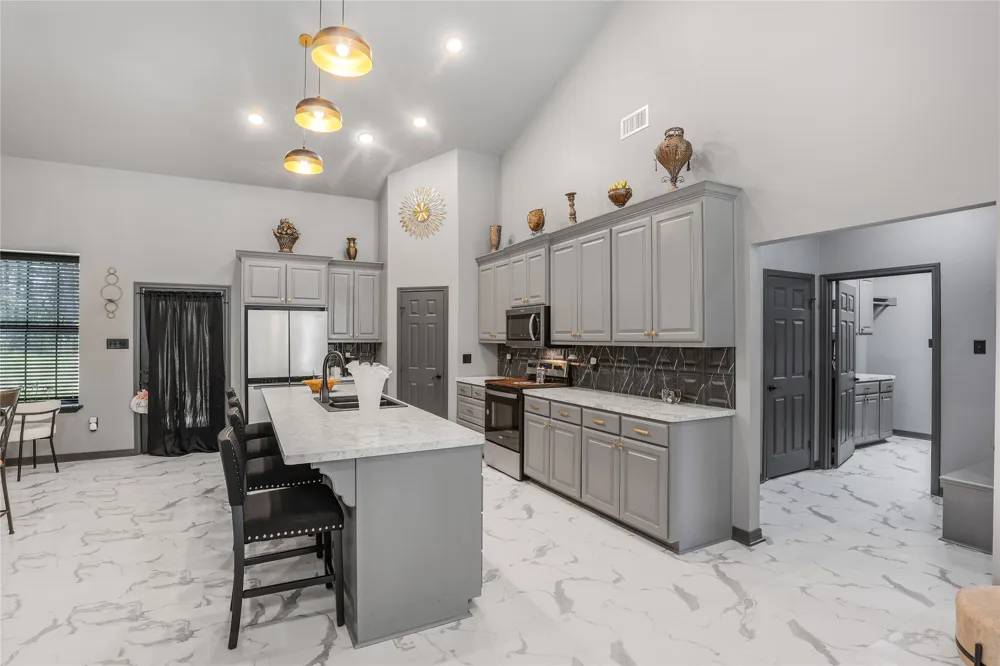 1373 County Road 166 W Overton, TX 75684