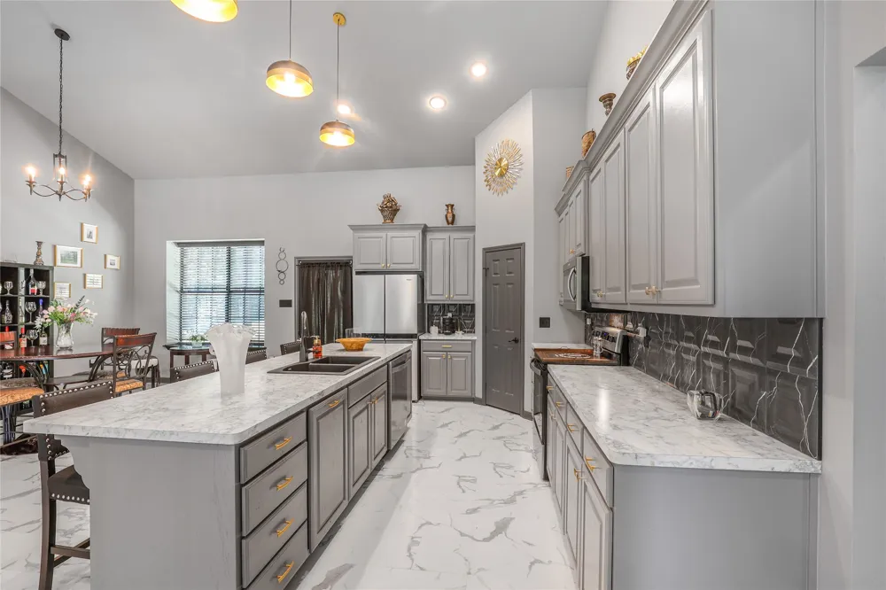 1373 County Road 166 W Overton, TX 75684