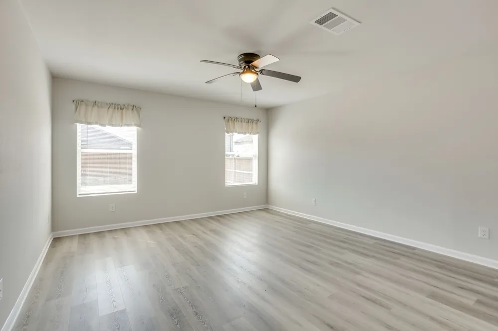 820 Sugartree Drive Cleburne, TX 76031