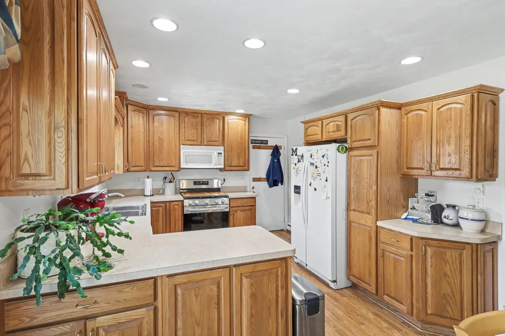 318 Kenway Drive Lansing, MI 48917