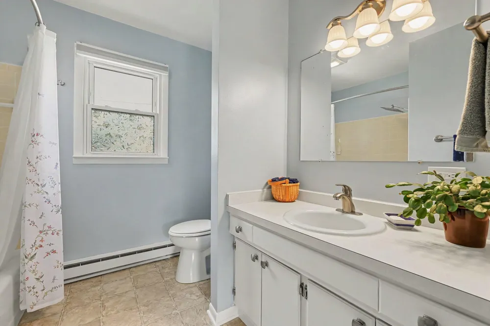 318 Kenway Drive Lansing, MI 48917