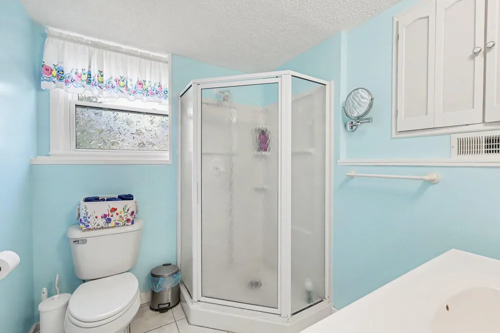 318 Kenway Drive Lansing, MI 48917