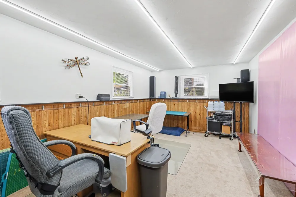 318 Kenway Drive Lansing, MI 48917