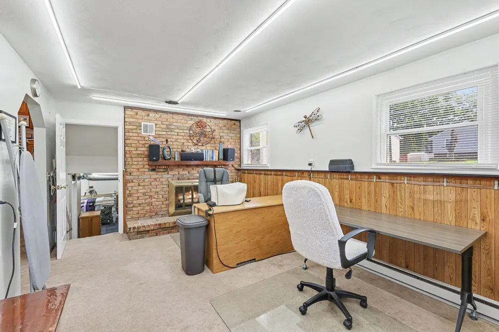 318 Kenway Drive Lansing, MI 48917