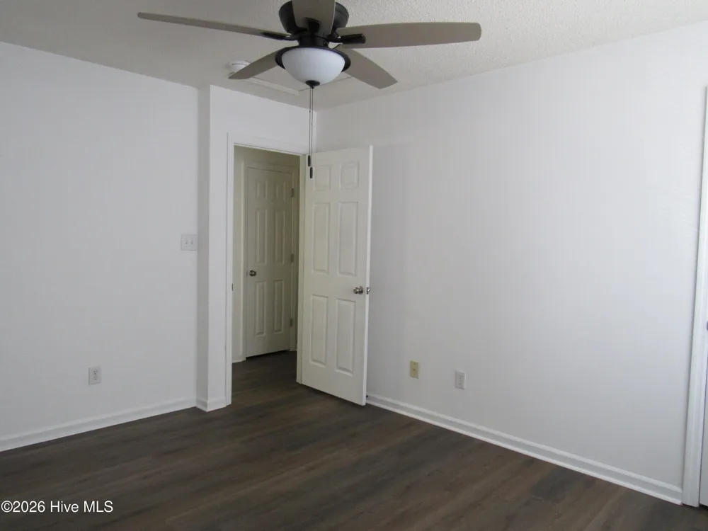 300 Meadowbrook Lane Jacksonville, NC 28546