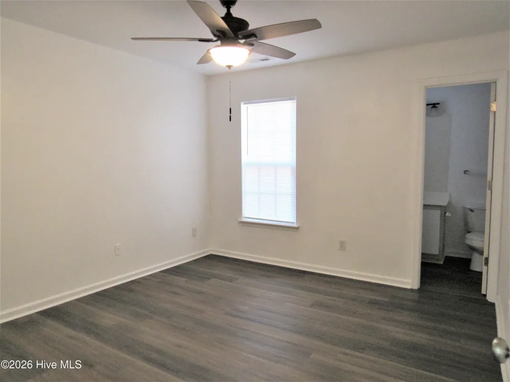 300 Meadowbrook Lane Jacksonville, NC 28546