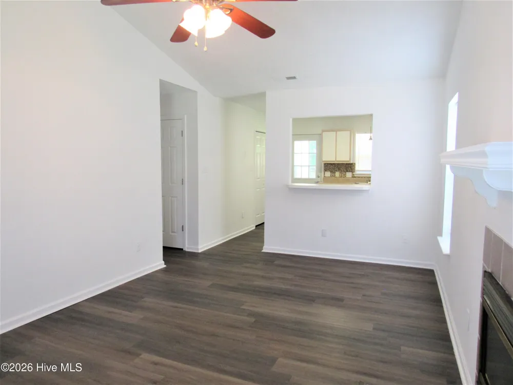 300 Meadowbrook Lane Jacksonville, NC 28546