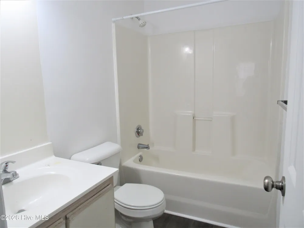 300 Meadowbrook Lane Jacksonville, NC 28546