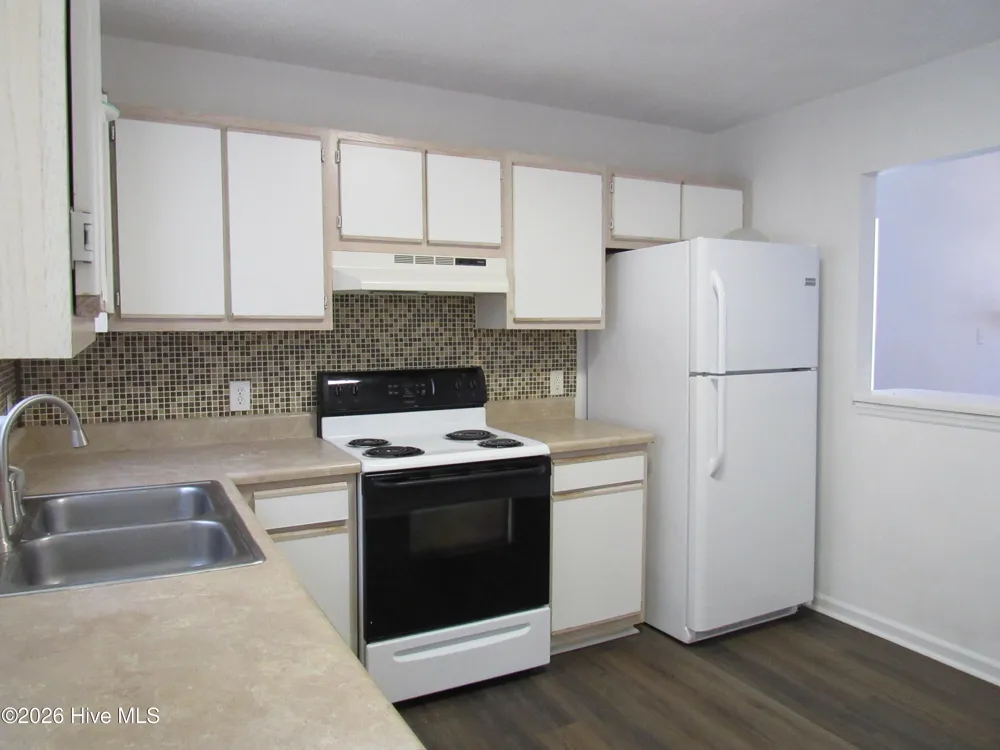 300 Meadowbrook Lane Jacksonville, NC 28546