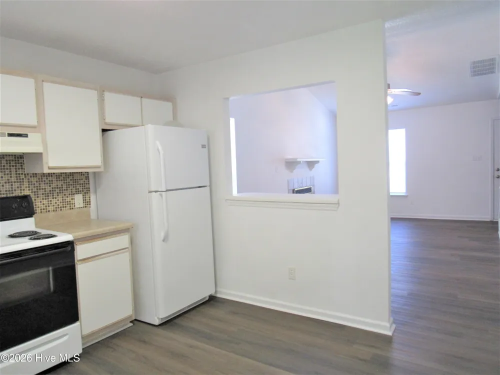 300 Meadowbrook Lane Jacksonville, NC 28546
