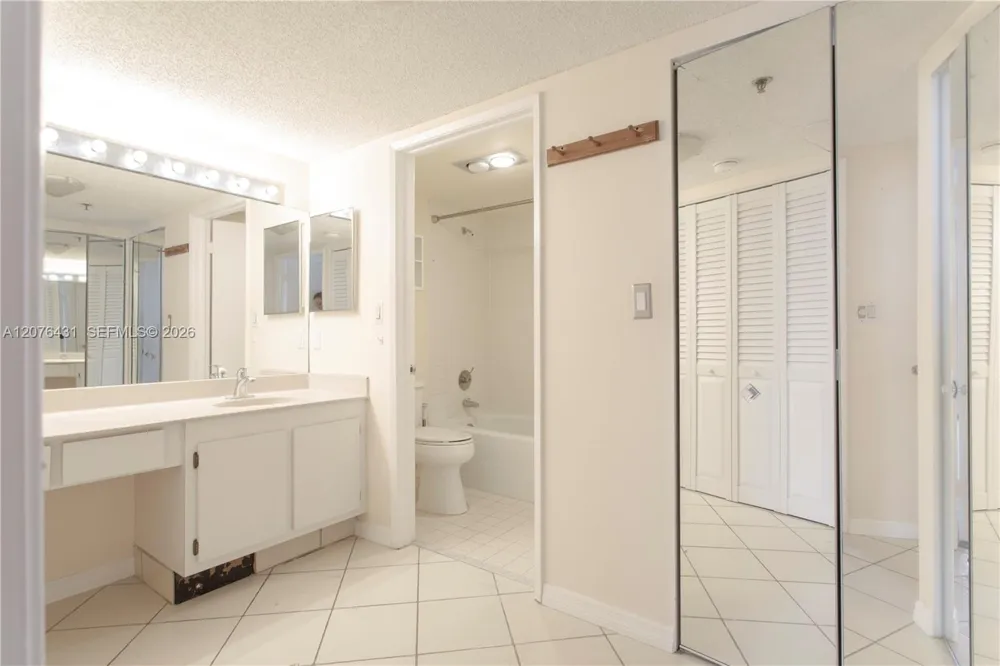 20505 E Country Club Dr #PH-39 Aventura, FL 33180