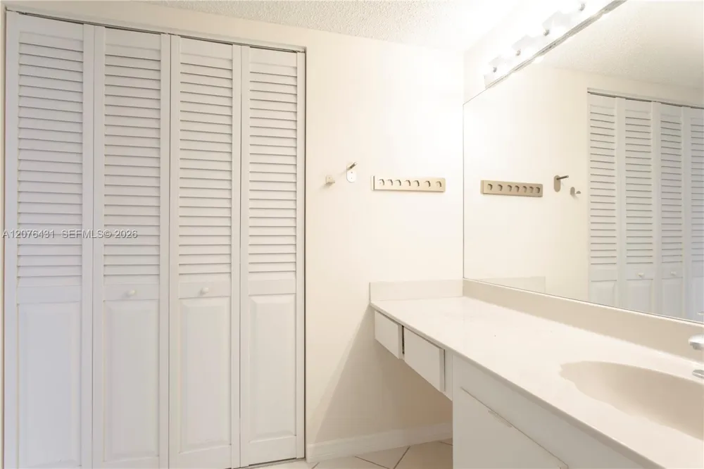 20505 E Country Club Dr #PH-39 Aventura, FL 33180