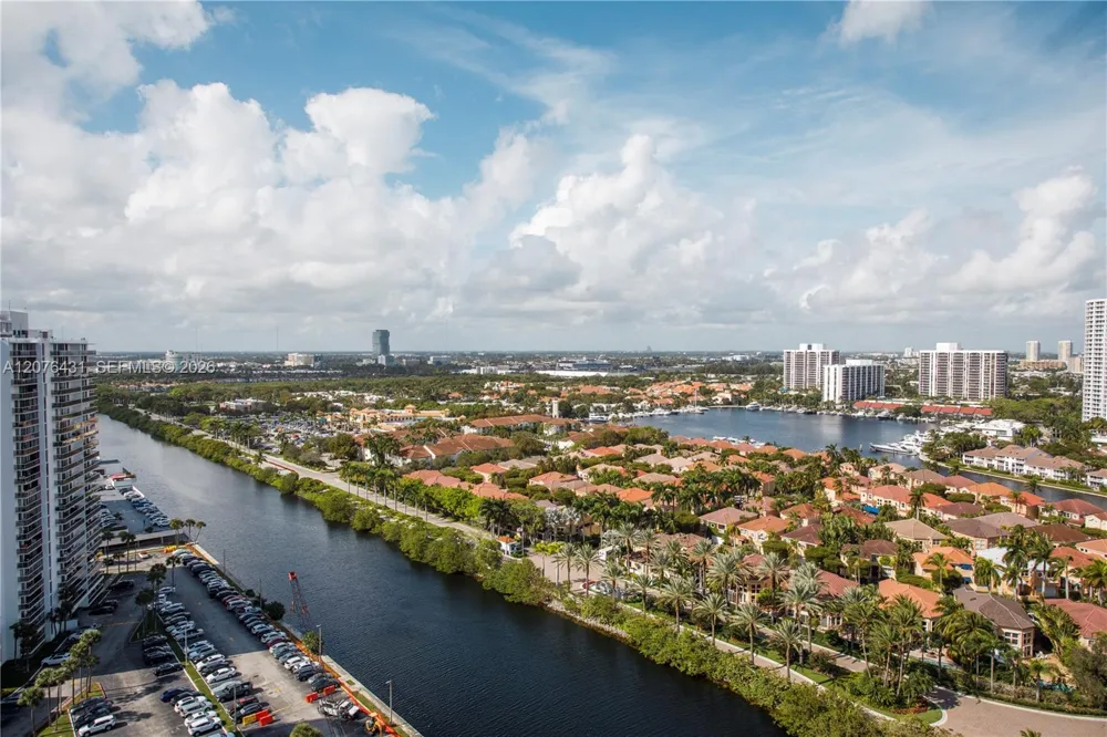 20505 E Country Club Dr #PH-39 Aventura, FL 33180