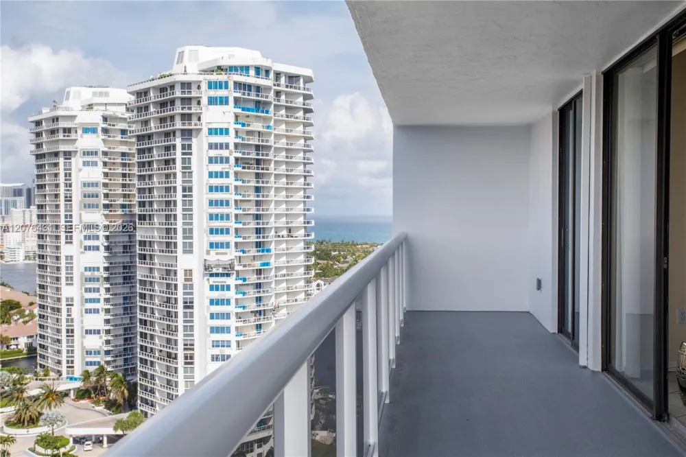20505 E Country Club Dr #PH-39 Aventura, FL 33180