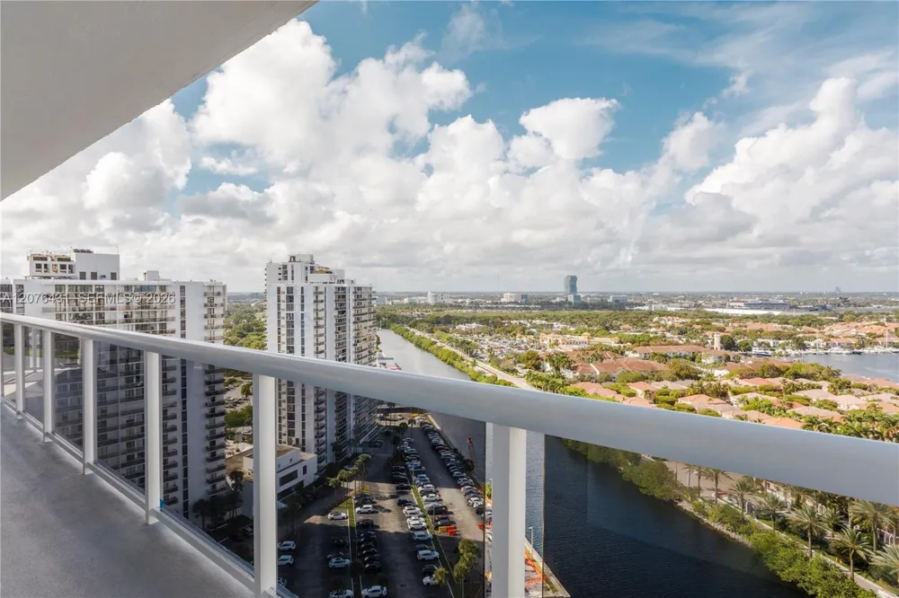 20505 E Country Club Dr #PH-39 Aventura, FL 33180