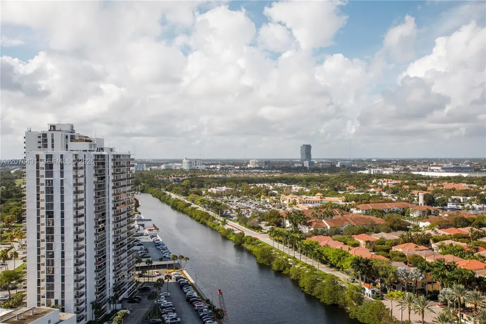 20505 E Country Club Dr #PH-39 Aventura, FL 33180