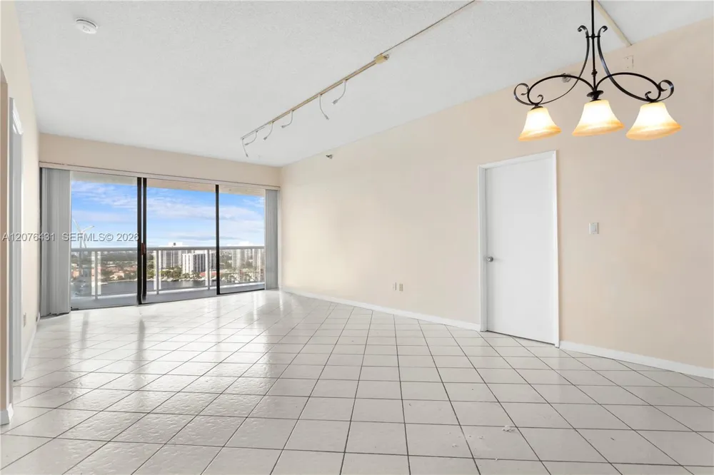20505 E Country Club Dr #PH-39 Aventura, FL 33180