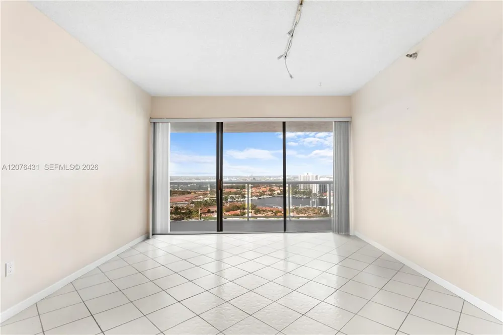 20505 E Country Club Dr #PH-39 Aventura, FL 33180