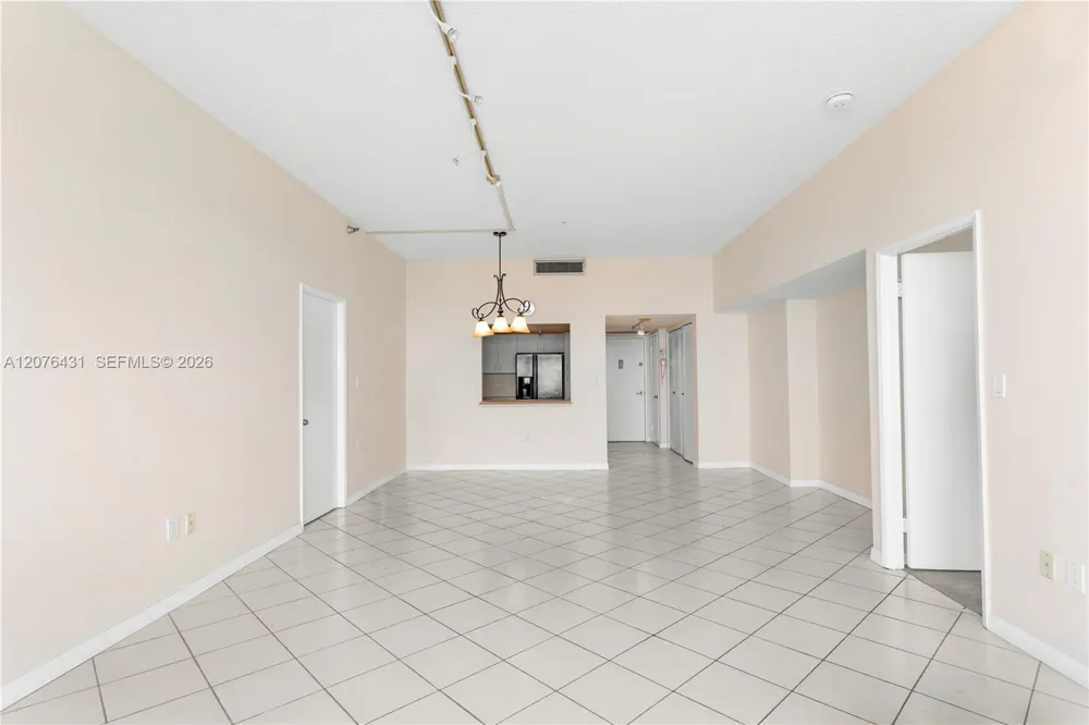 20505 E Country Club Dr #PH-39 Aventura, FL 33180