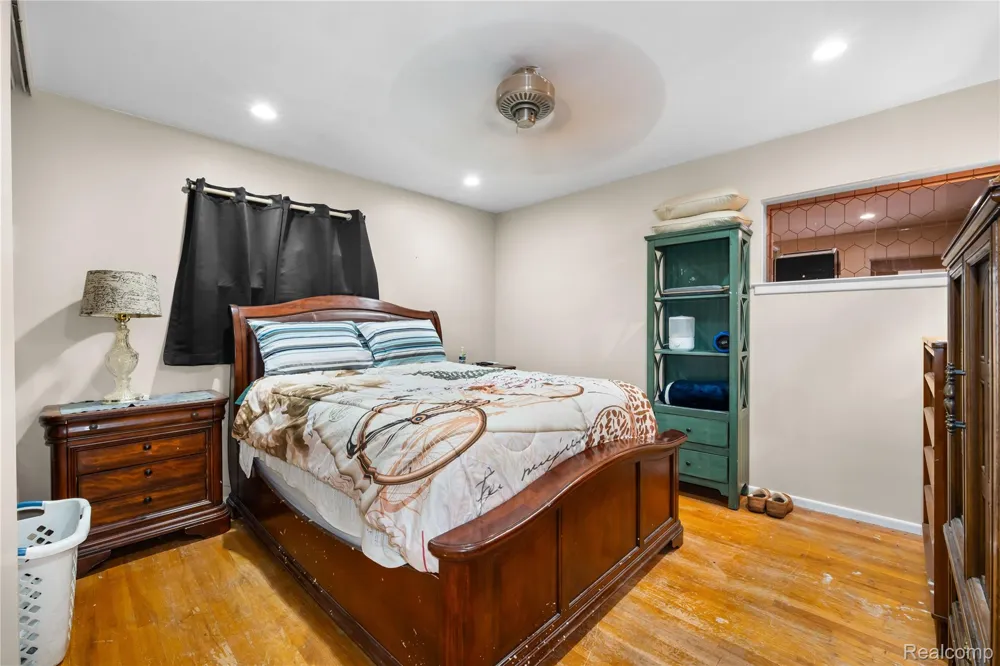 31426 Rush Street Garden City City, MI 48135