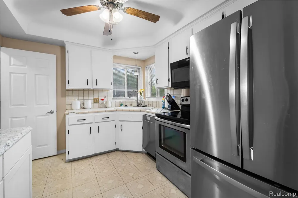 31426 Rush Street Garden City City, MI 48135